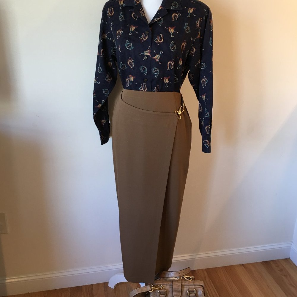 Camel faux wrap midi skirt with horse clasp belt buckle - Anne Klein II - Size 4